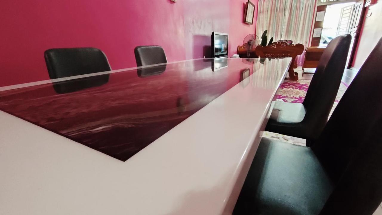 Zulaikha'S Homestay Ulu Tiram Johor Bahru Εξωτερικό φωτογραφία